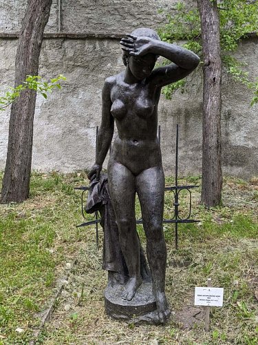 14-zena-vstupujici-do-vody-bretislav-benda-1969-.jpg