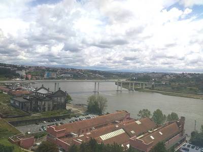 14. Další pokusy o zachycení krajiny přes okno vlaku. Řeka Douro.
