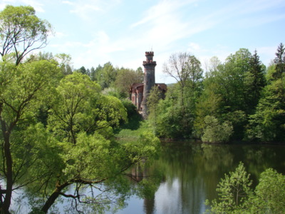 U přehrady Les Království