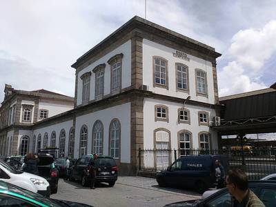 15. Nádražní budova ve stanici Porto - Campanha.