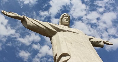 Socha Krista chrání Rio de Janeiro přes 90 let. Kolik let bude chránit obec Úžice?