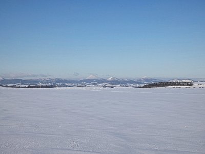 Na obzoru Středohoří s Milešovkou Lovošem a Kletečnou