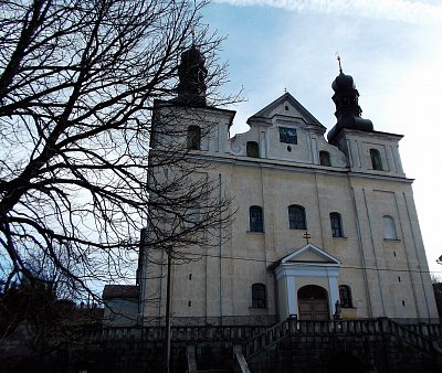 Kostel Nanebevzetí Panny Marie je dominantou města*