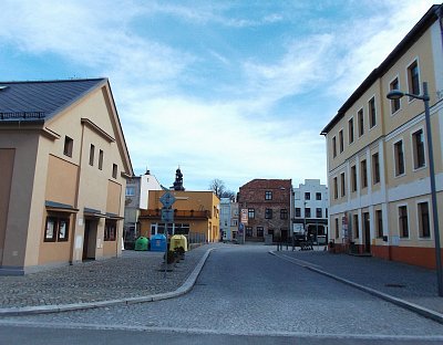 Naproti kinu je pošta, za ní informační centrum, kolem kterého jsme nešli