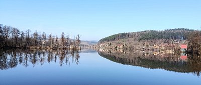 Včera v Žinkovech u zámeckého rybníku