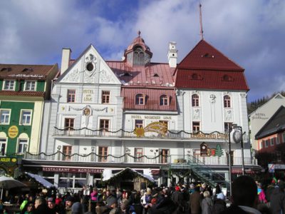 Hotely na Hlavním náměstí v Mariazellu.jpg