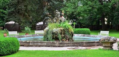 Zámecká fontána Dětenice.jpg