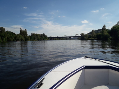 Lodí bílou, lodí bílou chci se vést...