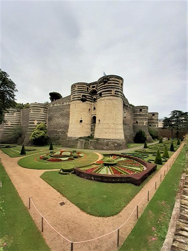 Hrad v Angers