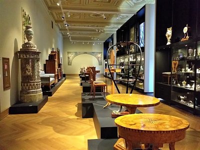 Z nové expozice Uměleckoprůmyslového musea *