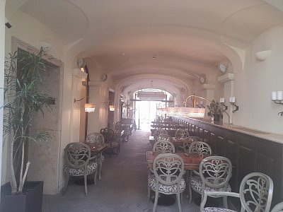 Vstup do bývalého kláštera dominikanu....*