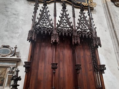 Nadcasovost kutnohorská katedrály sv.Barbory....*