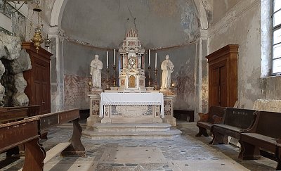 Oltář v chorvatském Umagu *