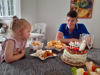 Můj syn tátou je a babičkou jsem já...*