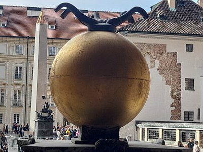 Vtělení Československa do Plecnikovy Orli fontany...*