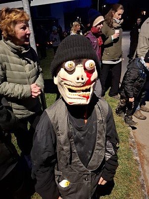 Sestra Ingrid u masky