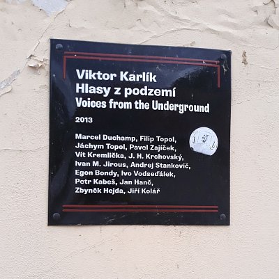 21-poklopy-hlasy-z-podzemi.jpg