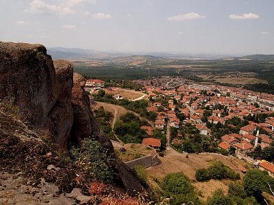 Město pod skalami