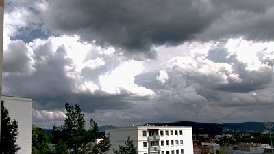 Nebe plné mraků