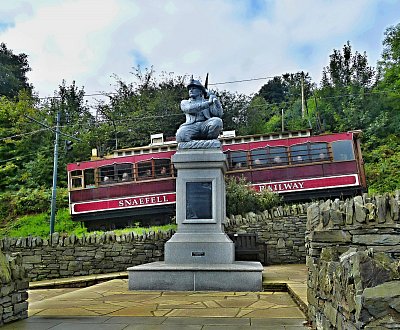 27-laxey-09-pomnik-hornikum.jpg