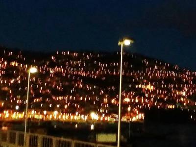 27. Četná světla v domech města Funchal svítí dlouho do noci