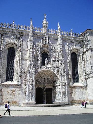 Celý klášter i klášterní kostel jsou klenotem manuelské architektury.