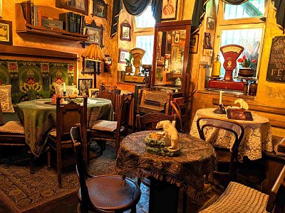 28-uvnitr-cafe-bajer.jpg