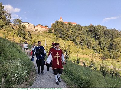 Začíná Hradozámecká noc ve vrchnostenských zahradách.