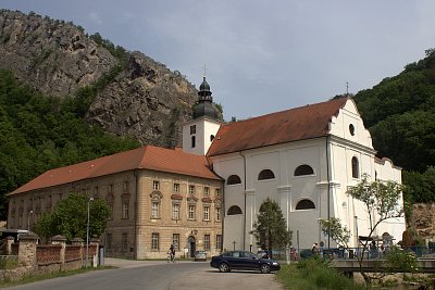 Výšlap ke Svatému Janu pod Skalou