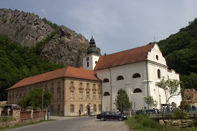 Svatý Jan pod Skalou