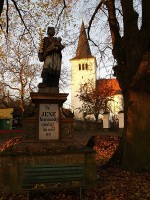 Kostel a socha sv. Jana Nepomuckého
