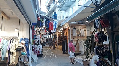 Obchůdky v řeckém městečku Parga