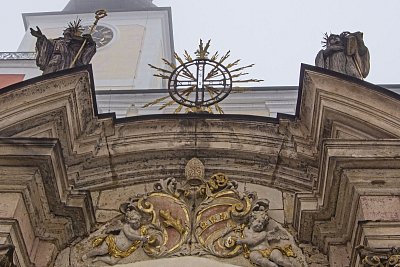 3 Portál kostela sv. Vojtěcha.