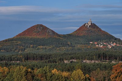 3_Velký a malý Bezeděz a hrad Bezděz.jpg