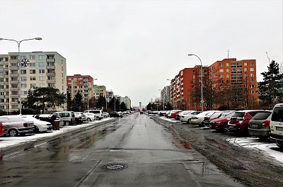 Včera v pravé poledne *