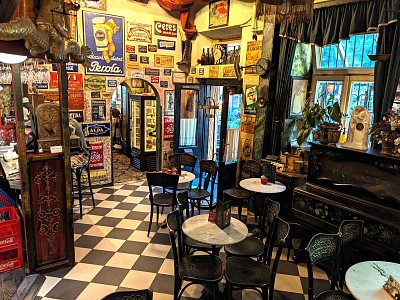 30-uvnitr-cafe-bajer.jpg