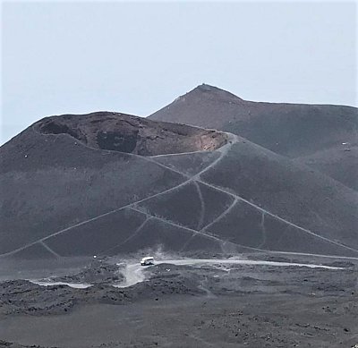 Jeden z kráterů na Etně