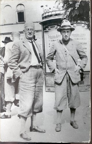 Josef a Karel Čapek v turistických oděvech