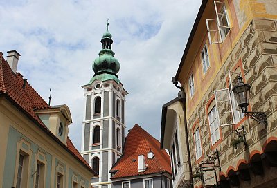 Věž kostela sv. Jošta v Českém Krumlově