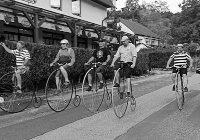 Před hotelem Elma v Srbsku