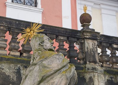 7 Detail sochy Krista na balustrádě.