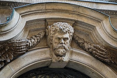 8  Bývalá budova Zemské banky Království českého.