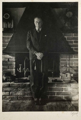 Adolf Loos ve svém vídeňském bytě_foto archiv SDCN.jpg