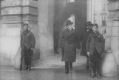 Archiv KPR – Čestná sokolská stráž na Hradě 1919