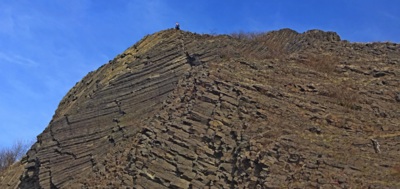 Až na vrcholky skal ...