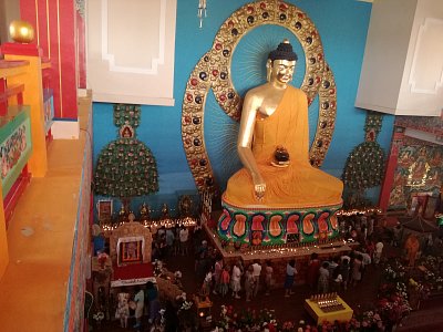Budhistická bohoslužba v Elistě.jpg