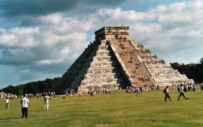 Chichén-Itzá, Kukulkánova pyramida .jpg