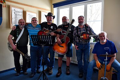 Světově známá kapela Fernetic...hrála mi v lednu na narozeninách... nesoutěžní