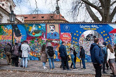 Před Lennonovou zdí