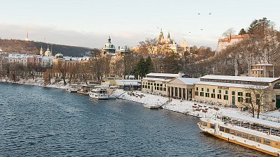 Praha, sníh a slunce